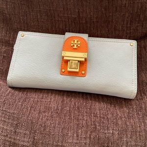 ❌❌SOLD❌❌ Tory bifold wallet